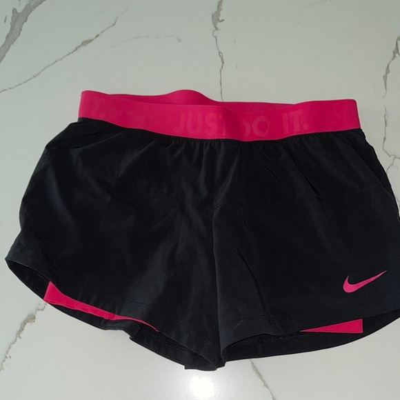 NIKE DRY FIT SHORTS SIZE SMALL - Picture 2 of 6